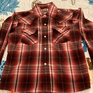 Ely Cattleman Boys Size Small Western Style Shirt with Pearl‎ Buttons.